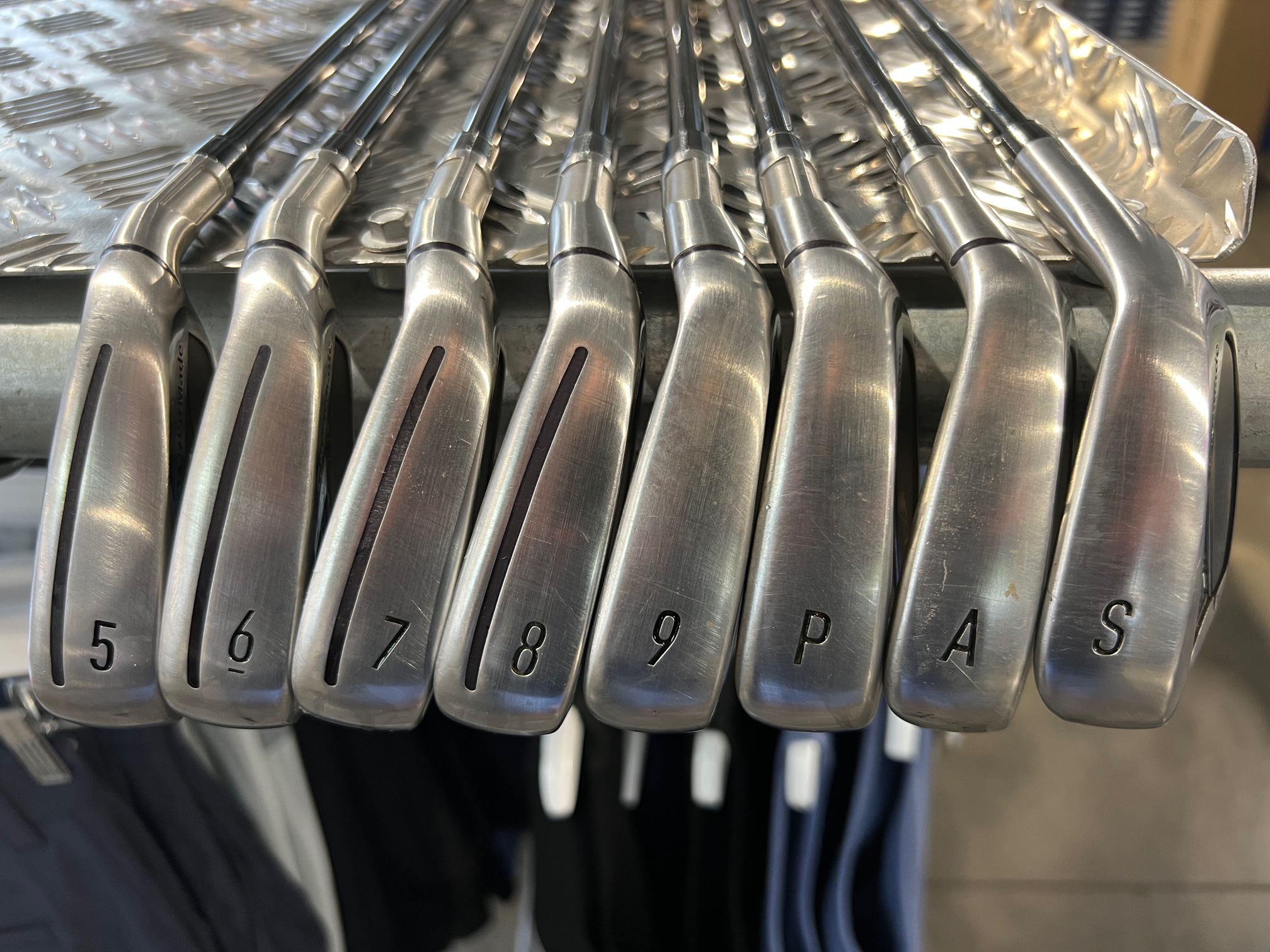 Set De Fers TaylorMade Stealth 5-PW, AW, SW - Graphite Regular Fujikura Ventus Red 6, Très Bon état