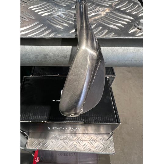 Vokey SM9 Brushed Steel Wedge Right 60 4 L-Grind Wedge Dynamic Gold S200 (Used - 3 Star)