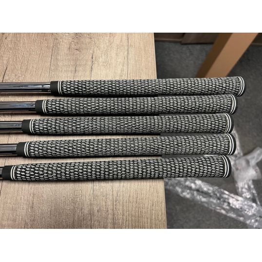 ATTAS KING 5S シャフト Golf Pride グリップ　 値下げ‼️ Golf Pride ゴルフプライド MCC アライン ミッドサイズ グリップ