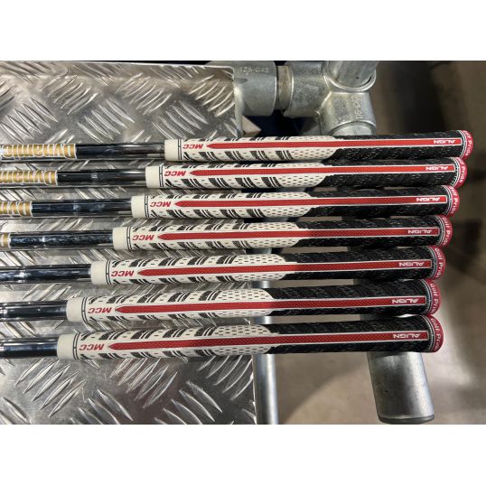 Blueprint Steel Irons Right Stiff Dynamic Gold 120 4-PW (Used - 5 Star)