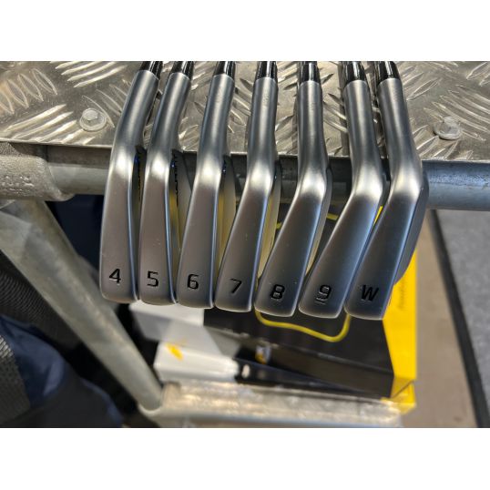 Blueprint Steel Irons Right Stiff Dynamic Gold 120 4-PW (Used - 5 Star)