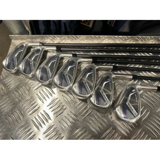 Cobra AeroJet Iron Set 5-PW and GW Senior Right-Handed Graphite à vendre | Golf Avenue