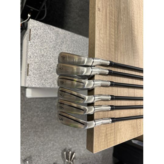 TaylorMade Stealth Irons Graphite Shafts Right Stiff
