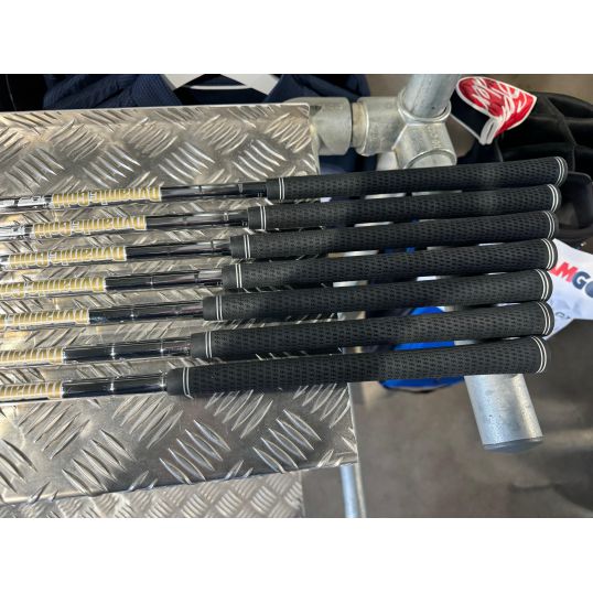 i230 Irons Steel Shafts Right Stiff Dynamic Gold 105 S300 4-PW (Used - 5 Star)