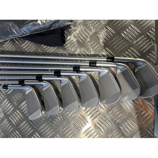 i525 Steel Irons Right Stiff Project X IO 4-PW (Used - 5 Star)