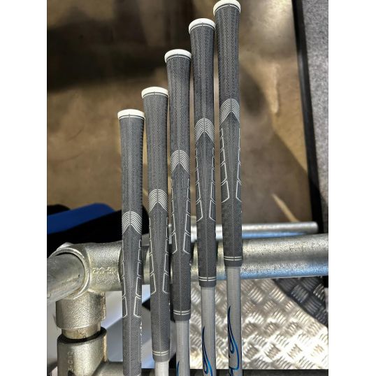 SIM 2 Max OS Ladies Irons Right Ladies  6-PW (Used - 3 Star)
