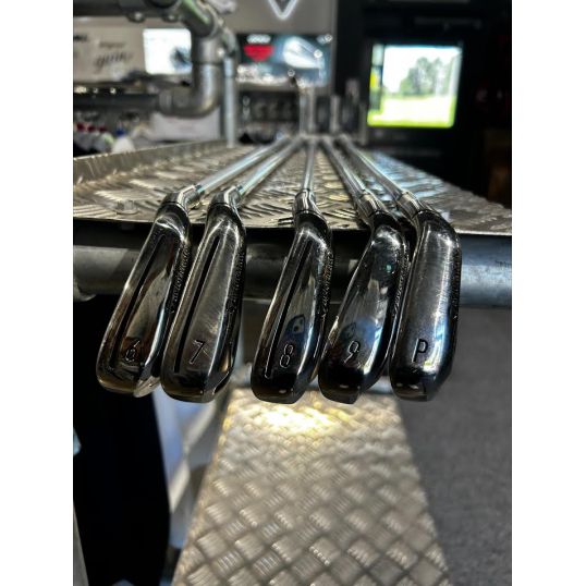 SIM 2 Max OS Ladies Irons Right Ladies  6-PW (Used - 3 Star)