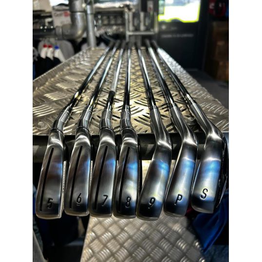 Qi10 Irons Graphite Shafts Right Senior Fujikura Ventus TR Blue 5-PW+SW (Not Quite Perfect)