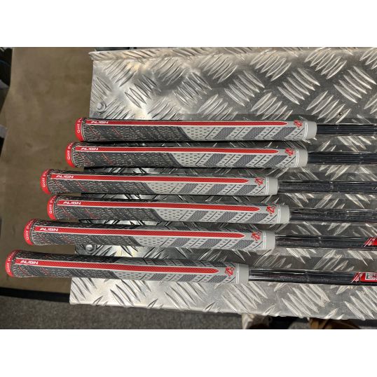 Mavrik Steel Irons Right Regular True Temper Elevate 95 5-PW (Used - 2 Star)