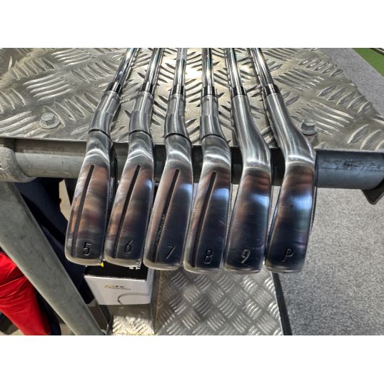 Qi10 HL Irons Steel Shafts Right Regular KBS Max Lite 5-PW (Used - 4 Star)