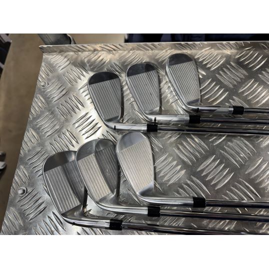 Qi10 HL Irons Steel Shafts Right Regular KBS Max Lite 5-PW (Used - 4 Star)