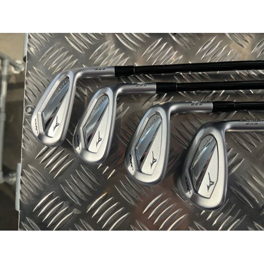 JPX 925 Forged Irons Graphite Shafts CUSTOM (Custom _272409_267481_267482) (Used - 4 Star)