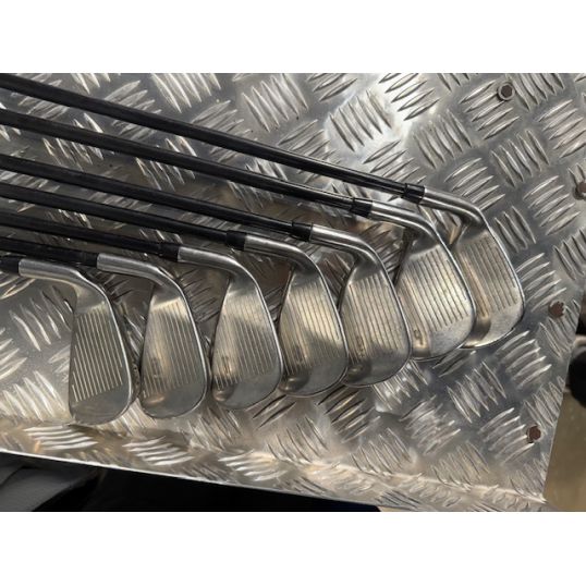 RAZR X Irons Graphite Shafts Right Regular RAZR X Graphite 5-PW+SW (Used - 3 Star)