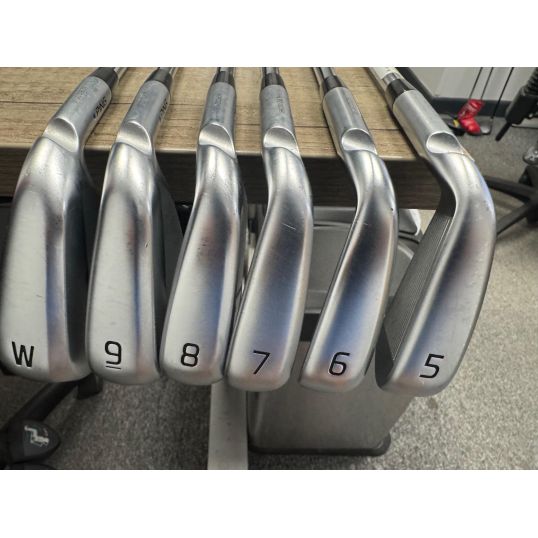 i530 Irons Steel Shafts Right Stiff True Temper Dynamic Gold Mid 100 5-PW Golf Pride Tour Velvet (Used - 4 Star)