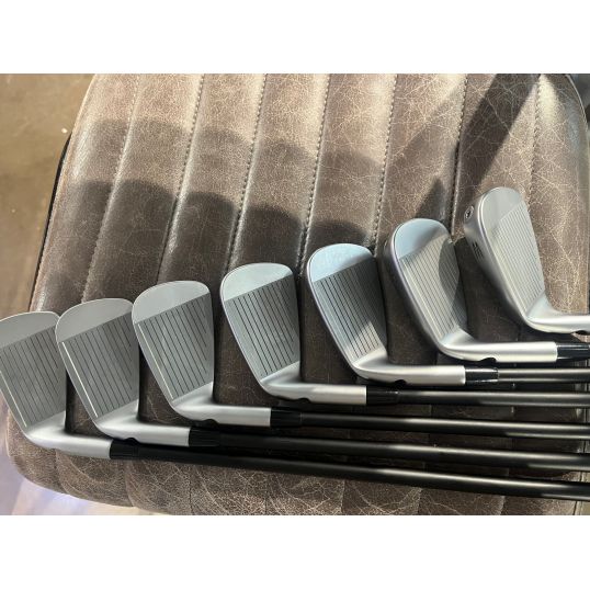 Blueprint S Irons Graphite Shafts Right CUSTOM 4-PW (Custom 59014) (Used - 4 Star)