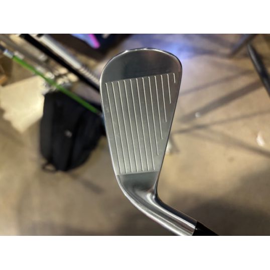 U-505 Utility Iron Graphite Shaft Right 3 Hybrid-20 Degree Stiff Hzrdus Black Gen 4 80 (Used - 5 Star)