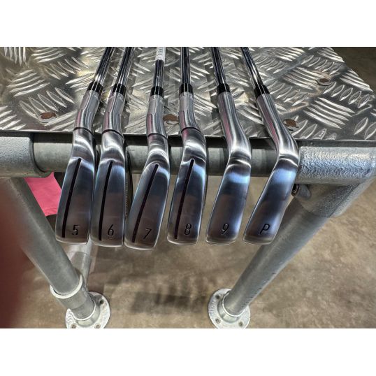 Qi10 HL Irons Steel Shafts Right Regular KBS Max Lite 5-PW (Used - 5 Star)