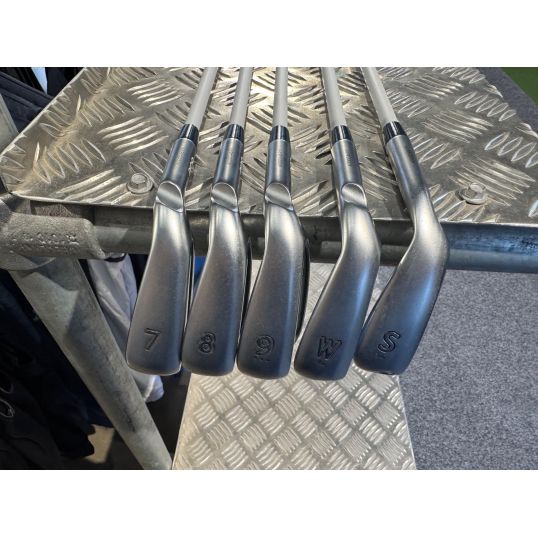 G Le 3 Ladies Irons Right Ladies ULT 250 Lite 7-PW+SW (Used - 5 Star)