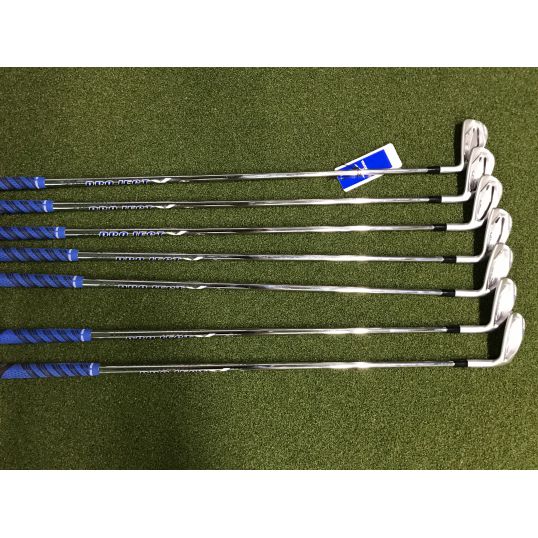 JPX 900 Forged Irons Steel Shafts Right Regular Project X LZ 5.5 4-PW (Ex display)